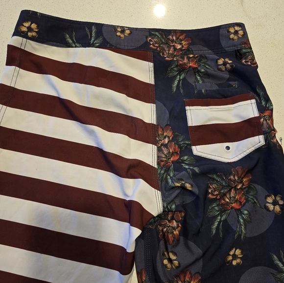 Men's boardshorts size 32 - Picture 2 of 3